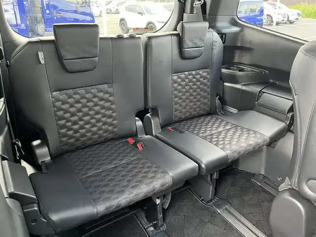 トヨタ ヴォクシー S－Z 奈良県 2022(令4)年 2万km アティチュードブラックマイカ 純正１０．５型ナビ　/フルセグＴＶ　/BT/CD/DVD/USB/Ｒ１４型フリップダウンモニター　/ＥＴＣ２．０　/追従型クルーズコントロール　/両側パワースライドドア　/バックカメラ　/ハーフレザーシート　/シートヒーター　/ＬＥＤヘッドライト/オートライト/オートマチックハイビーム/衝突被害軽減システム/前後コーナーセンサー/純正17インチアルミホイール/純正フロアマット