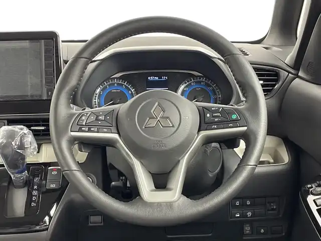 三菱 デリカミニ T プレミアム 新潟県 2025(令7)年 0.1千km 緑Ⅱ 4WD　/９インチディスプレイオーディオ/Bluetooth・USB・AppleCarPlay・AndroidAuto・HDMI/アラウンドビューモニター　/両側パワースライドドア　/ワンオーナー/ターボ/ＭＩ－ＰＩＬＯＴ　/追従クルーズコントロール/前後コーナーセンサー/レーンキープアシスト/ダウンヒルアシストコントロール/ＬＥＤオートライト　/オートマチックハイビーム/フォグランプ/デジタルインナーミラー　/サイドデカール　/ハンズフリースライド/ハーフレザーシート　/前席シートヒーター/アイドリングストップ/パドルシフト/標識認識/レザーステアリング/ステアリングリモコン/ステアリングヒーター/MTモード付AT/純正１５インチアルミホイール/スマートキー/スペアキー/保証書/取扱説明書