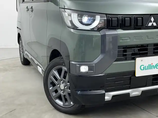 三菱 デリカミニ T プレミアム 新潟県 2025(令7)年 0.1千km 緑Ⅱ 4WD　/９インチディスプレイオーディオ/Bluetooth・USB・AppleCarPlay・AndroidAuto・HDMI/アラウンドビューモニター　/両側パワースライドドア　/ワンオーナー/ターボ/ＭＩ－ＰＩＬＯＴ　/追従クルーズコントロール/前後コーナーセンサー/レーンキープアシスト/ダウンヒルアシストコントロール/ＬＥＤオートライト　/オートマチックハイビーム/フォグランプ/デジタルインナーミラー　/サイドデカール　/ハンズフリースライド/ハーフレザーシート　/前席シートヒーター/アイドリングストップ/パドルシフト/標識認識/レザーステアリング/ステアリングリモコン/ステアリングヒーター/MTモード付AT/純正１５インチアルミホイール/スマートキー/スペアキー/保証書/取扱説明書