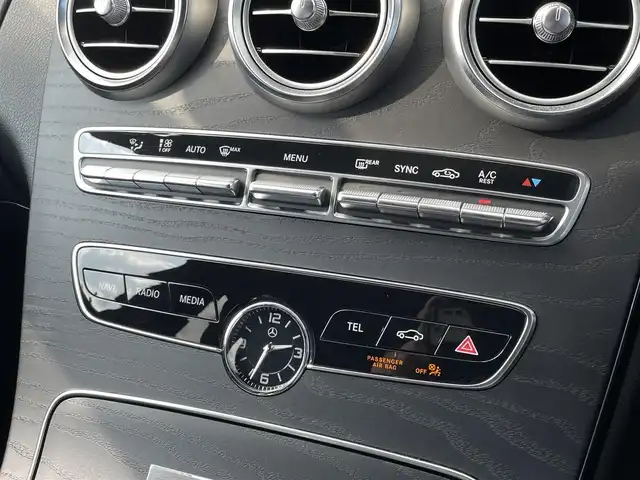 メルセデス・ベンツ Ｃ２２０ｄ ローレウスエディション 三重県 2019(令1)年 4.4万km ダイヤモンドホワイト ACC/レーダーセーフティーパッケージ/ヘッドアップディスプレイ/純正ナビ/フルセグTV/バックカメラ /レザーシート/メモリー付パワーシート/シートヒーター/パワーバックドア/純正ドラレコ/ワイヤレスチャージ/純正18インチアルミ/マルチビームLED/ダイヤモンドホワイト
