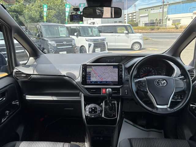 トヨタ ヴォクシー ZS 煌Ⅱ 大阪府 2020(令2)年 6万km ブラッキッシュアゲハガラスフレーク ＡＬＰＩＮＥ１１インチナビ　/フルセグ　/Ｂｌｕｅｔｏｏｔｈ　/バックカメラ　/両側パワースライドドア　/前後ドライブレコーダー　/ＬＥＤヘッドライト　/クルーズコントロール　/ＥＴＣ　/マット　/バイザー