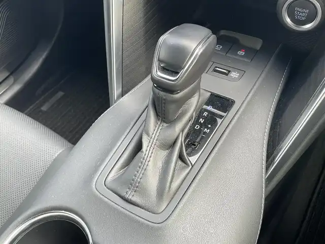 トヨタ ハリアー Z レザーパッケージ 宮崎県 2020(令2)年 2.9万km プレシャスブラックパール ワンオーナー/純正ナビ/(AM.FM.Bluetooth.USB)/フルセグTV/アラウンドビューカメラ/モデリスタフルエアロ/ドライブレコーダー/デジタルインナーミラー/パワーシート/ビルドインETC/ハンドルヒーター/電動リアゲート/エアシート/シートヒーター/レーダークルーズコントロール/レーンキープアシスト/横滑り防止機能/衝突軽減ブレーキ/パワーウィンドウ/スマートキー/スペアキー