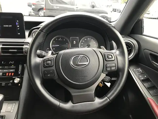レクサス ＩＳ 300 富山県 2021(令3)年 5万km ソニッククロム 純正ナビ/フルセグTV/全周囲カメラ/Bluetooth/ドライブレコーダー/プリクラッシュセーフティ/コーナーセンサー/レーンキープアシスト/レーダークルーズコントロール/レザーシート/パワーシート/シートヒーター/LEDヘッドライト/オートライト/オートハイビーム/プッシュスタート/スマートキー/革巻きステアリング/ステアリングスイッチ/ETC2.0