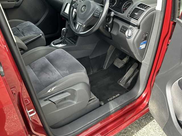 フォルクスワーゲン ゴルフ トゥーラン TSI ハイライン 愛知県 2013(平25)年 11.9万km ワイルドチェリーメタリック 純正ナビ/DVD/バックカメラ/アイドリングストップ/ミラーウィンカー/パドルシフト/純正フロアマット/純正アルミホイール/革巻きステアリング/クリアランスソナー/前後/フォグランプ/ルーフレール/カーテンエアバッグ/ETC/ドアバイザー