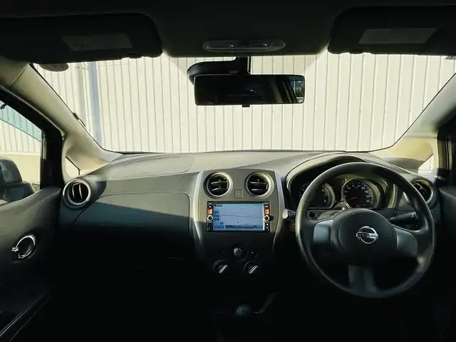 日産 ノート X エマージェンシーブレーキ 熊本県 2014(平26)年 3.6万km ダークメタルグレー 純正ナビ/AM/FM/CD/DVD/USB/Ipod/Bt/AUX/・DTV/・バックカメラ/エマージェンシーブレーキ/電動格納ミラー/ヘッドライトレベライザー/スマートキー/純正フロアマット/純正ドアバイザー