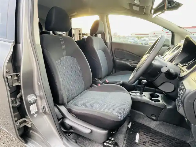 日産 ノート X エマージェンシーブレーキ 熊本県 2014(平26)年 3.6万km ダークメタルグレー 純正ナビ/AM/FM/CD/DVD/USB/Ipod/Bt/AUX/・DTV/・バックカメラ/エマージェンシーブレーキ/電動格納ミラー/ヘッドライトレベライザー/スマートキー/純正フロアマット/純正ドアバイザー