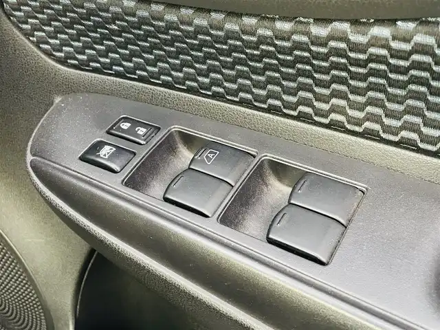 日産 ノート X エマージェンシーブレーキ 熊本県 2014(平26)年 3.6万km ダークメタルグレー 純正ナビ/AM/FM/CD/DVD/USB/Ipod/Bt/AUX/・DTV/・バックカメラ/エマージェンシーブレーキ/電動格納ミラー/ヘッドライトレベライザー/スマートキー/純正フロアマット/純正ドアバイザー