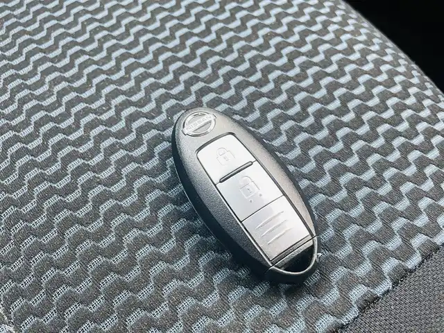 日産 ノート X エマージェンシーブレーキ 熊本県 2014(平26)年 3.6万km ダークメタルグレー 純正ナビ/AM/FM/CD/DVD/USB/Ipod/Bt/AUX/・DTV/・バックカメラ/エマージェンシーブレーキ/電動格納ミラー/ヘッドライトレベライザー/スマートキー/純正フロアマット/純正ドアバイザー