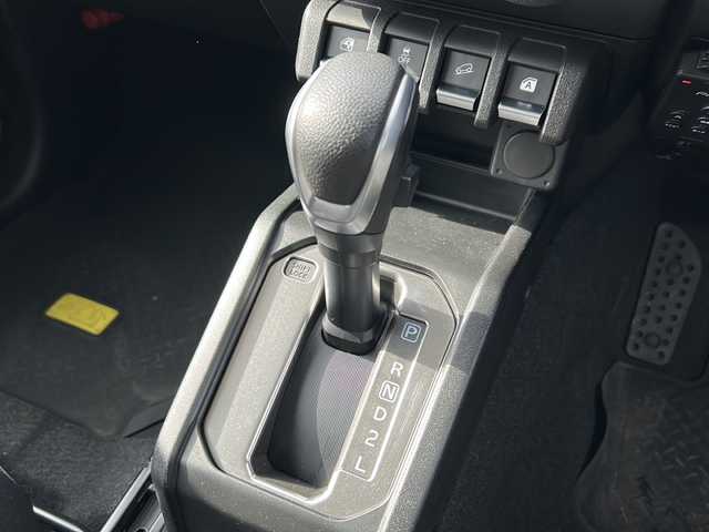 スズキ ジムニー シエラ JL 秋田県 2021(令3)年 5万km シフォンアイボリーM 4WD/社外メモリナビ/Bluetooth、CD/DVD、フルセグTV/バックカメラ/ETC/前席シートヒーター/純正15インチAW/保証書、取説