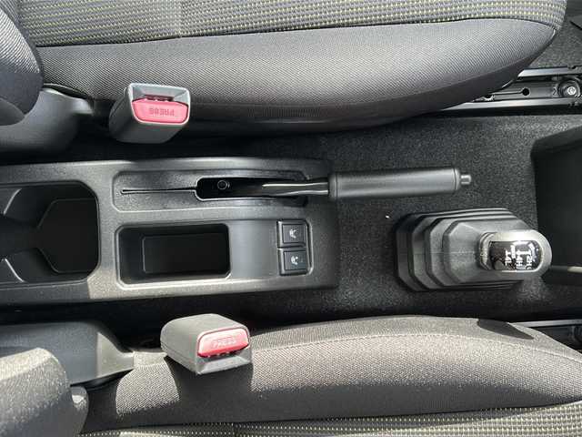 スズキ ジムニー シエラ JL 秋田県 2021(令3)年 5万km シフォンアイボリーM 4WD/社外メモリナビ/Bluetooth、CD/DVD、フルセグTV/バックカメラ/ETC/前席シートヒーター/純正15インチAW/保証書、取説