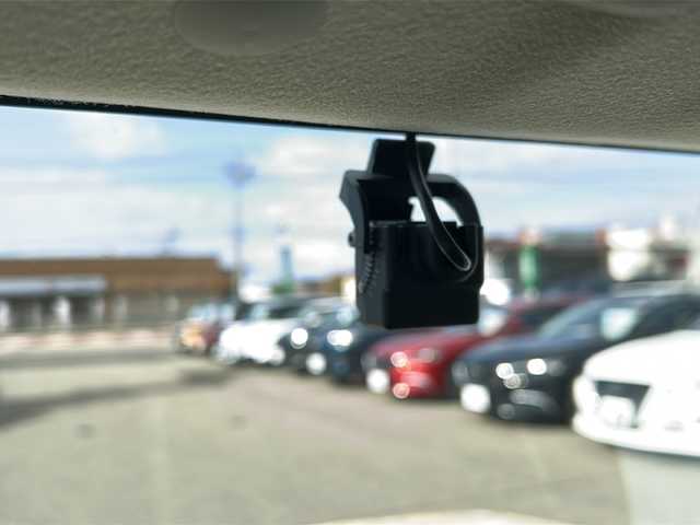 スズキ ジムニー シエラ JL 秋田県 2021(令3)年 5万km シフォンアイボリーM 4WD/社外メモリナビ/Bluetooth、CD/DVD、フルセグTV/バックカメラ/ETC/前席シートヒーター/純正15インチAW/保証書、取説