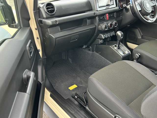 スズキ ジムニー シエラ JL 秋田県 2021(令3)年 5万km シフォンアイボリーM 4WD/社外メモリナビ/Bluetooth、CD/DVD、フルセグTV/バックカメラ/ETC/前席シートヒーター/純正15インチAW/保証書、取説