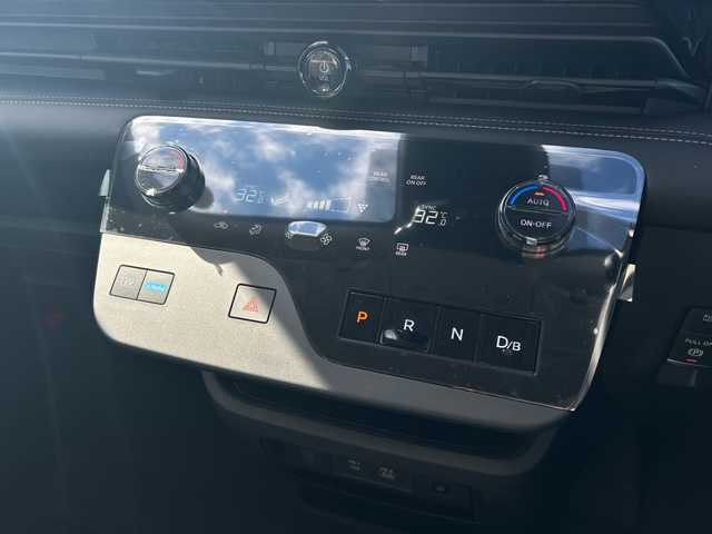 日産 セレナ e－パワー ハイウェイスター V 岐阜県 2025(令7)年 0.1千km プリズムホワイト 登録時走行距離6km/アラウンドビューモニター（移動物 検知機能付）/純正12インチナビ/統合型インターフェースディスプレイ/ワイヤレス充電器/NissanConnectナビゲーションシステム/車載通信ユニット（TCU［Telematics Control Unit］）/ETC2.0ユニット（ビルトインタイプ）/SOSコール/後席モニター/フルセグＴＶ/両側パワースライドドア/バックカメラ/プロパイロット/デジタルインナーミラー/ブラインドスポットモニター/コーナーセンサー/LEDヘッドライト/オートライト/フロントフォグランプ/オートマチックハイビーム/アイドリングストップ