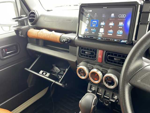 スズキ ジムニー XL 沖縄県 2021(令3)年 2.2万km シフォンアイボリーM 社外9インチナビ(MDV-M908HDL)/フルセグＴＶ　ＢＴ　ＤＶＤ　ＣＤ/バックカメラ/ＥＴＣ/シートカバー/プッシュスタート　/スマートキー/ダウンヒルアシスト/オートライト/社外ホイール（純正スチールホイール4本有り）/社外オーバーフェンダー/社外ステップバー/社外給油口カバー/社外牽引フック/社外スペアタイヤブラケット（純正パーツ有り）/保証書