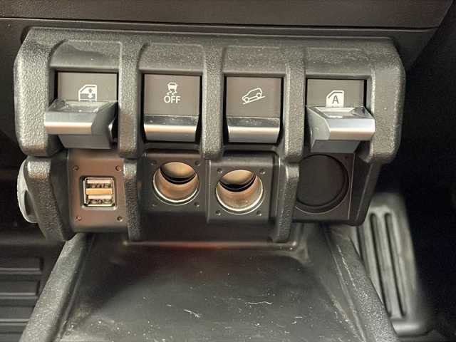 スズキ ジムニー XL 沖縄県 2021(令3)年 2.2万km シフォンアイボリーM 社外9インチナビ(MDV-M908HDL)/フルセグＴＶ　ＢＴ　ＤＶＤ　ＣＤ/バックカメラ/ＥＴＣ/シートカバー/プッシュスタート　/スマートキー/ダウンヒルアシスト/オートライト/社外ホイール（純正スチールホイール4本有り）/社外オーバーフェンダー/社外ステップバー/社外給油口カバー/社外牽引フック/社外スペアタイヤブラケット（純正パーツ有り）/保証書