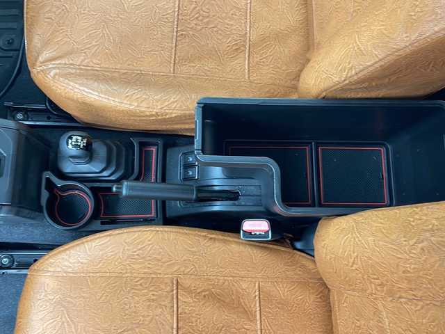 スズキ ジムニー XL 沖縄県 2021(令3)年 2.2万km シフォンアイボリーM 社外9インチナビ(MDV-M908HDL)/フルセグＴＶ　ＢＴ　ＤＶＤ　ＣＤ/バックカメラ/ＥＴＣ/シートカバー/プッシュスタート　/スマートキー/ダウンヒルアシスト/オートライト/社外ホイール（純正スチールホイール4本有り）/社外オーバーフェンダー/社外ステップバー/社外給油口カバー/社外牽引フック/社外スペアタイヤブラケット（純正パーツ有り）/保証書