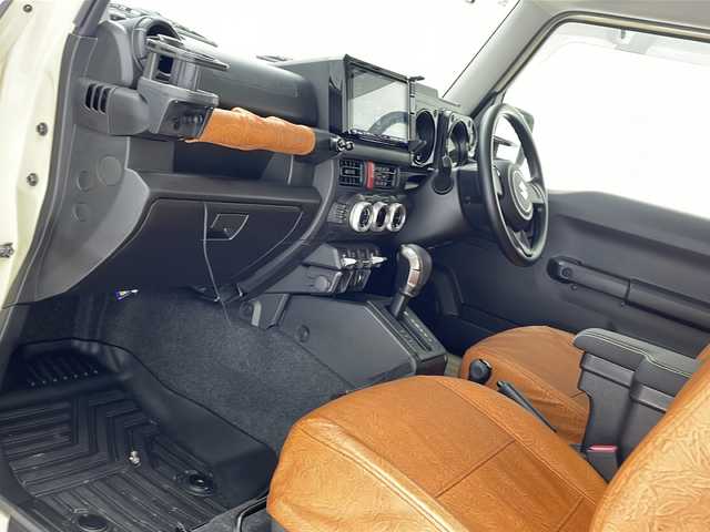 スズキ ジムニー XL 沖縄県 2021(令3)年 2.2万km シフォンアイボリーM 社外9インチナビ(MDV-M908HDL)/フルセグＴＶ　ＢＴ　ＤＶＤ　ＣＤ/バックカメラ/ＥＴＣ/シートカバー/プッシュスタート　/スマートキー/ダウンヒルアシスト/オートライト/社外ホイール（純正スチールホイール4本有り）/社外オーバーフェンダー/社外ステップバー/社外給油口カバー/社外牽引フック/社外スペアタイヤブラケット（純正パーツ有り）/保証書