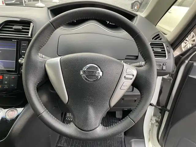 日産 セレナ HWS S HV Vセレ +Sefty Aセーフ 千葉県 2014(平26)年 5.7万km ブリリアントホワイトパール IMPUL仕様車/IMPULエアロ(F/S/R)/IMPULマフラー/IMPUL18インチアルミホイール/エマージェンシーブレーキ/車線逸脱警報/純正8インチSDナビ【MM514D-L】/・CD/DVD/MSV/Bluetooth/フルセグ/純正フリップダウンモニター/アラウンドビューカメラ/両後パワースライドドア/クルーズコントロール/インテリジェントキー/純正LEDヘッドライト/フォグランプ/社外前後ドライブレコーダー/ETC/前後コーナーセンサー/本革巻きステアリング/新車時保証書