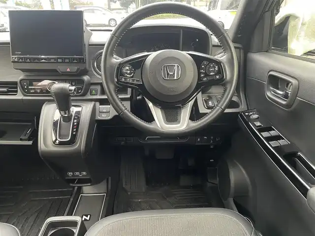 ホンダ Ｎ ＯＮＥ プレミアム ツアラー 千葉県 2023(令5)年 0.9万km ブレーズピーコックマイカ 純正ナビ(CD/DVD/フルセグTV/BT)/15インチ純正アルミホイール/ハーフレザーシート/オートクルーズ/パドルシフト/前席シートヒーター/ステアリングスイッチ/プッシュスタート/オートライト/ブレーキホールド機能/横滑り防止機能/パーキングソナー/車線逸脱防止機能/衝突軽減ブレーキ機能/フロントライトレベライザー/電動格納ミラー/ウィンカーミラー/エコ走行モード/ビルドインETC2.0/取説/ナビ説明書/スペアキー