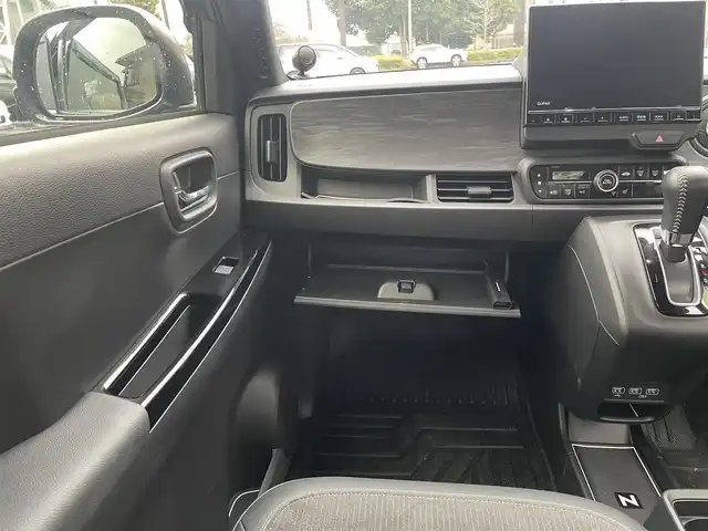 ホンダ Ｎ ＯＮＥ プレミアム ツアラー 千葉県 2023(令5)年 0.9万km ブレーズピーコックマイカ 純正ナビ(CD/DVD/フルセグTV/BT)/15インチ純正アルミホイール/ハーフレザーシート/オートクルーズ/パドルシフト/前席シートヒーター/ステアリングスイッチ/プッシュスタート/オートライト/ブレーキホールド機能/横滑り防止機能/パーキングソナー/車線逸脱防止機能/衝突軽減ブレーキ機能/フロントライトレベライザー/電動格納ミラー/ウィンカーミラー/エコ走行モード/ビルドインETC2.0/取説/ナビ説明書/スペアキー