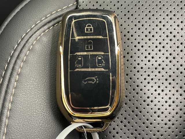 トヨタ ヴェルファイア ハイブリット Z プレミア 千葉県 2024(令6)年 2.5万km ブラック ユニバーサルステップ/衝突軽減ブレーキ/レーンキープアシスト/レーダークルーズコントロール/オートマチックハイビーム/全方位カメラ/純正メモリナビ/（フルセグ/Bluetooth/HDMI/FM/AM）/ETC/ドライブレコーダー（前後）/レザーシート/シートヒーター（運転席＋助手席）/エアシート（運転席＋助手席）/シートメモリー/アイドリングストップ/ブラインドスポットモニター/デジタルインナーミラー/ヘッドアップディスプレイ/LEDヘッドライト/フォグライト/電動格納ミラー/ロールサンシェード/パドルシフト