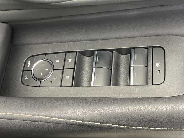 トヨタ ヴェルファイア ハイブリット Z プレミア 千葉県 2024(令6)年 2.5万km ブラック ユニバーサルステップ/衝突軽減ブレーキ/レーンキープアシスト/レーダークルーズコントロール/オートマチックハイビーム/全方位カメラ/純正メモリナビ/（フルセグ/Bluetooth/HDMI/FM/AM）/ETC/ドライブレコーダー（前後）/レザーシート/シートヒーター（運転席＋助手席）/エアシート（運転席＋助手席）/シートメモリー/アイドリングストップ/ブラインドスポットモニター/デジタルインナーミラー/ヘッドアップディスプレイ/LEDヘッドライト/フォグライト/電動格納ミラー/ロールサンシェード/パドルシフト