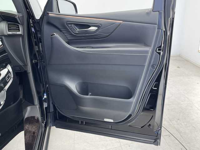 トヨタ ヴェルファイア ハイブリット Z プレミア 千葉県 2024(令6)年 2.5万km ブラック ユニバーサルステップ/衝突軽減ブレーキ/レーンキープアシスト/レーダークルーズコントロール/オートマチックハイビーム/全方位カメラ/純正メモリナビ/（フルセグ/Bluetooth/HDMI/FM/AM）/ETC/ドライブレコーダー（前後）/レザーシート/シートヒーター（運転席＋助手席）/エアシート（運転席＋助手席）/シートメモリー/アイドリングストップ/ブラインドスポットモニター/デジタルインナーミラー/ヘッドアップディスプレイ/LEDヘッドライト/フォグライト/電動格納ミラー/ロールサンシェード/パドルシフト