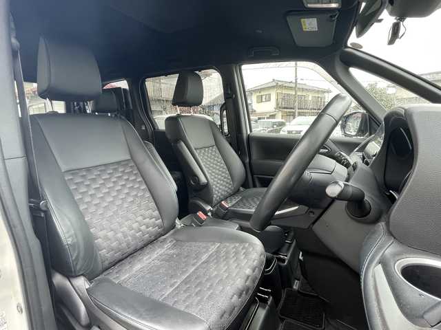 トヨタ ヴォクシー S－Z 茨城県 2022(令4)年 8.7万km ホワイトパールクリスタルシャイン ワンオーナー/ブラインドスポットモニター/ディスプレイオーディオプラス/・車載メモリーナビ/・DVD/CD/AM/FM/フルセグ/USB/HDMI/Miracast/バックカメラ/ETC2.0ユニット/ハンドルヒーター/セーフティセンス/・プリクラッシュセーフティ/・レーントレーシングアシスト/・レーンディパーチャーアラート/・レーダークルーズコントロール/・オートマチックハイビーム/・ロードサインアシスト/・ドライバー異常時対応システム/・プロアクティブドライビングアシスト/・発進遅れ告知機能/パーキングサポートブレーキ/前後ドライブレコーダー/シートヒーター/純正フロアマット/電動パーキングブレーキ/ブレーキホールド/スマートキー＆プッシュスタート/電動格納ミラー/純正17インチアルミホイール