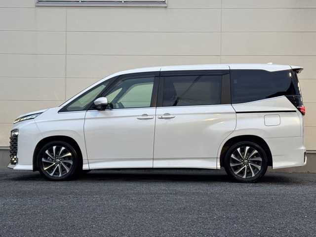 トヨタ ヴォクシー S－Z 茨城県 2022(令4)年 8.7万km ホワイトパールクリスタルシャイン ワンオーナー/ブラインドスポットモニター/ディスプレイオーディオプラス/・車載メモリーナビ/・DVD/CD/AM/FM/フルセグ/USB/HDMI/Miracast/バックカメラ/ETC2.0ユニット/ハンドルヒーター/セーフティセンス/・プリクラッシュセーフティ/・レーントレーシングアシスト/・レーンディパーチャーアラート/・レーダークルーズコントロール/・オートマチックハイビーム/・ロードサインアシスト/・ドライバー異常時対応システム/・プロアクティブドライビングアシスト/・発進遅れ告知機能/パーキングサポートブレーキ/前後ドライブレコーダー/シートヒーター/純正フロアマット/電動パーキングブレーキ/ブレーキホールド/スマートキー＆プッシュスタート/電動格納ミラー/純正17インチアルミホイール