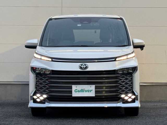 トヨタ ヴォクシー S－Z 茨城県 2022(令4)年 8.7万km ホワイトパールクリスタルシャイン ワンオーナー/ブラインドスポットモニター/ディスプレイオーディオプラス/・車載メモリーナビ/・DVD/CD/AM/FM/フルセグ/USB/HDMI/Miracast/バックカメラ/ETC2.0ユニット/ハンドルヒーター/セーフティセンス/・プリクラッシュセーフティ/・レーントレーシングアシスト/・レーンディパーチャーアラート/・レーダークルーズコントロール/・オートマチックハイビーム/・ロードサインアシスト/・ドライバー異常時対応システム/・プロアクティブドライビングアシスト/・発進遅れ告知機能/パーキングサポートブレーキ/前後ドライブレコーダー/シートヒーター/純正フロアマット/電動パーキングブレーキ/ブレーキホールド/スマートキー＆プッシュスタート/電動格納ミラー/純正17インチアルミホイール