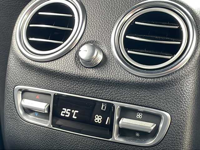 メルセデス・ベンツ ＧＬＣ２２０ d 4マチック クーペ AMGライン 新潟県 2019(令1)年 4.5万km オブシディアンブラック ・標準装備/レーダーセーフティーパッケージ/・アダプティブクルーズコントロール/・ブラインドスポットモニター/・パークディスタンスコントロール/・レーンキープアシスト/360度カメラ/アダプティブブレーキ/アダプティブブレーキライト/アダプティブハイビームプラス/アダプティブパーキングアシスト/パーキングアシストリアビューカメラ/純正ナビ/・Bluetooth/・フルセグTV/アンビエントライト/USB×2/黒革ハーフレザーシート/パワーバックドア/オートライト/オートエアコン/パワーシート/シートヒーター