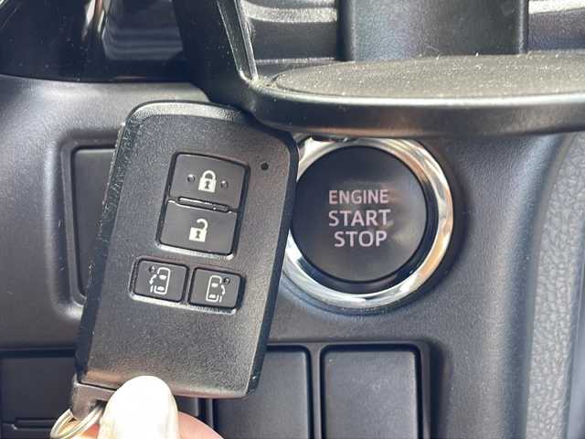 トヨタ ヴォクシー ZS 煌Ⅱ 沖縄県 2020(令2)年 6.7万km ホワイトパールクリスタルシャイン 純正ナビ・TV・Bluetooth・CD・DVD/フリップダウンモニター/両側パワースライドドア/バックカメラ/ETC/ドライブレコーダー/コーナーセンサー/オートライト/衝突軽減システム/レーンキープアシスト/電動格納ミラー/ステアリングスイッチ/リアロールサンシェード