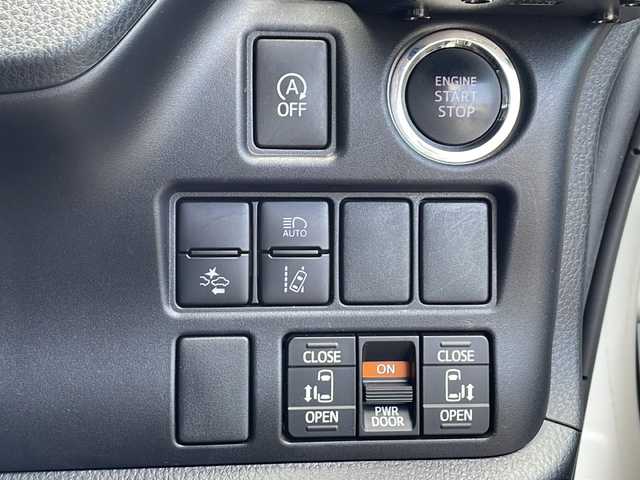 トヨタ ヴォクシー ZS 煌Ⅱ 沖縄県 2020(令2)年 6.7万km ホワイトパールクリスタルシャイン 純正ナビ・TV・Bluetooth・CD・DVD/フリップダウンモニター/両側パワースライドドア/バックカメラ/ETC/ドライブレコーダー/コーナーセンサー/オートライト/衝突軽減システム/レーンキープアシスト/電動格納ミラー/ステアリングスイッチ/リアロールサンシェード