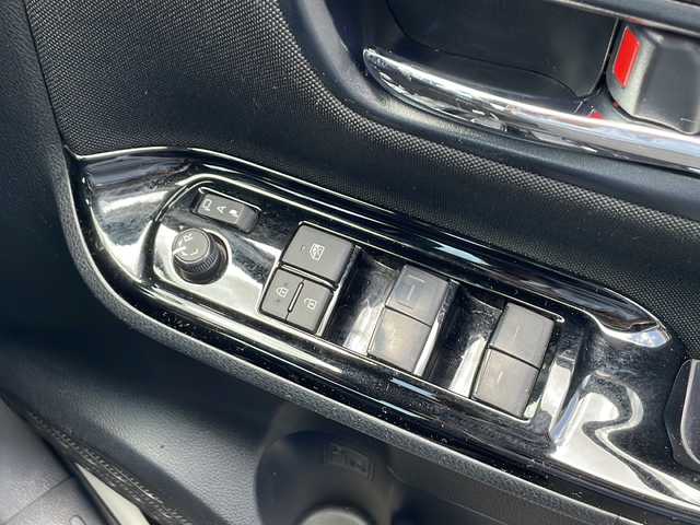 トヨタ ヴォクシー ZS 煌Ⅱ 沖縄県 2020(令2)年 6.7万km ホワイトパールクリスタルシャイン 純正ナビ・TV・Bluetooth・CD・DVD/フリップダウンモニター/両側パワースライドドア/バックカメラ/ETC/ドライブレコーダー/コーナーセンサー/オートライト/衝突軽減システム/レーンキープアシスト/電動格納ミラー/ステアリングスイッチ/リアロールサンシェード