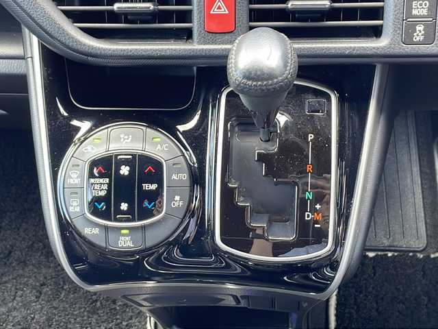 トヨタ ヴォクシー ZS 煌Ⅱ 沖縄県 2020(令2)年 6.7万km ホワイトパールクリスタルシャイン 純正ナビ・TV・Bluetooth・CD・DVD/フリップダウンモニター/両側パワースライドドア/バックカメラ/ETC/ドライブレコーダー/コーナーセンサー/オートライト/衝突軽減システム/レーンキープアシスト/電動格納ミラー/ステアリングスイッチ/リアロールサンシェード