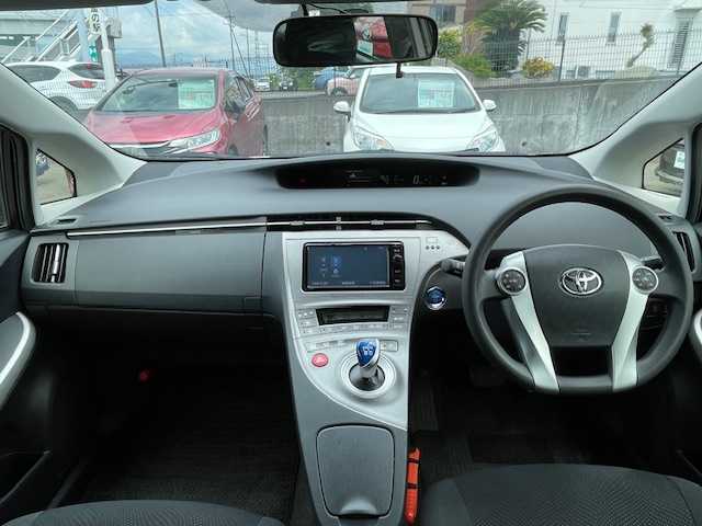 トヨタ プリウス S 静岡県 2015(平27)年 6.7万km ホワイトパールクリスタルシャイン ●純正ナビ/(NSZN-W64T)/(フルセグ/CD/DVD/Bluetooth)/●バックカメラ/●オートライト/●ステリングスイッチ/●ETC/●前方ドライブレコーダー/●純正フロアマット/●W＋サイドSRS＆ABS