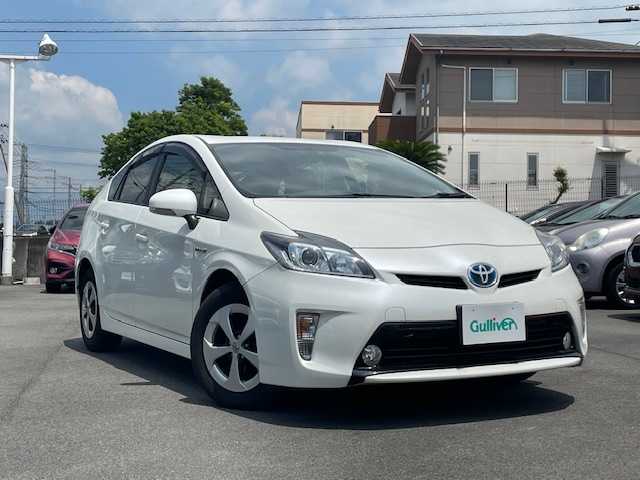 トヨタ プリウス S 静岡県 2015(平27)年 6.7万km ホワイトパールクリスタルシャイン ●純正ナビ/(NSZN-W64T)/(フルセグ/CD/DVD/Bluetooth)/●バックカメラ/●オートライト/●ステリングスイッチ/●ETC/●前方ドライブレコーダー/●純正フロアマット/●W＋サイドSRS＆ABS
