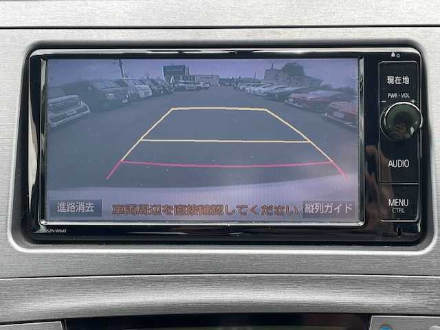 トヨタ プリウス S 静岡県 2015(平27)年 6.7万km ホワイトパールクリスタルシャイン ●純正ナビ/(NSZN-W64T)/(フルセグ/CD/DVD/Bluetooth)/●バックカメラ/●オートライト/●ステリングスイッチ/●ETC/●前方ドライブレコーダー/●純正フロアマット/●W＋サイドSRS＆ABS