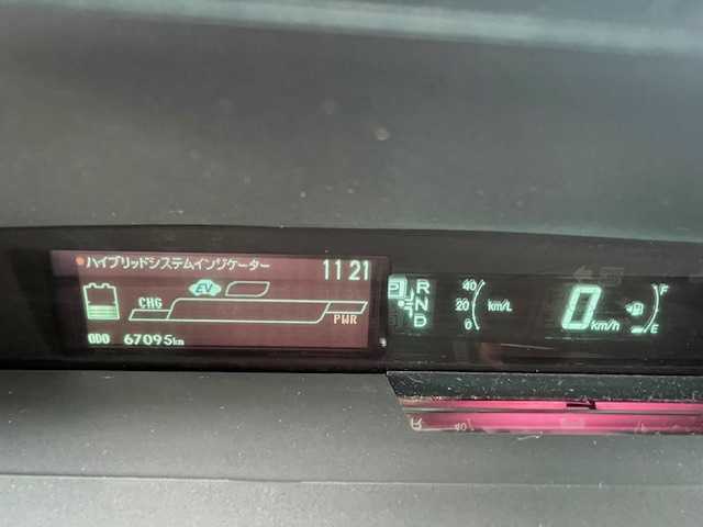 トヨタ プリウス S 静岡県 2015(平27)年 6.7万km ホワイトパールクリスタルシャイン ●純正ナビ/(NSZN-W64T)/(フルセグ/CD/DVD/Bluetooth)/●バックカメラ/●オートライト/●ステリングスイッチ/●ETC/●前方ドライブレコーダー/●純正フロアマット/●W＋サイドSRS＆ABS