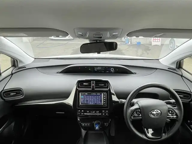 トヨタ プリウス S 群馬県 2020(令2)年 4.1万km スーパーホワイトⅡ 純正ナビ　/フルセグ・Ｂｌｕｅｔｏｏｔｈ・ＣＤ・ＤＶＤ　/バックカメラ　/ビルトインＥＴＣ　/アダプティブクルーズコントロール　/レーンアシスト　/衝突軽減ブレーキ　/オートハイビーム　/純正フロアマット　/純正ＡＷ