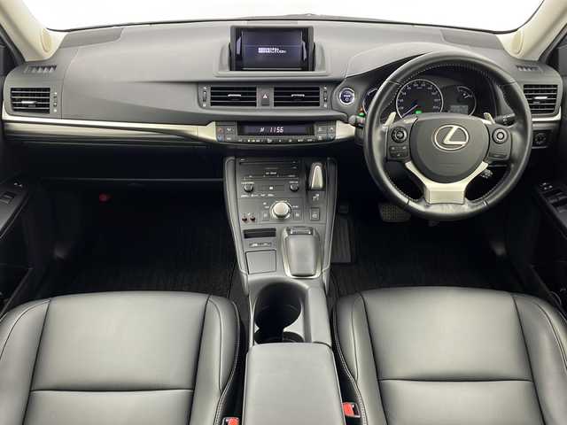 レクサス ＣＴ 200h バージョンC 栃木県 2017(平29)年 3.4万km ソニッククォーツ 純正7インチナビ/AM FM CD SD AUX BT フルセグTV/ETC2.0/レーダークルーズコントロール/前方ドライブレコーダー/侵入センサー/クリアランスソナー/パドルシフト/ステアリングスイッチ/オートライト/LEDヘッドライト/フォグランプ/電動格納ミラー/プッシュスタート/純正16インチアルミホイール/純正フロアマット/スマートキー
