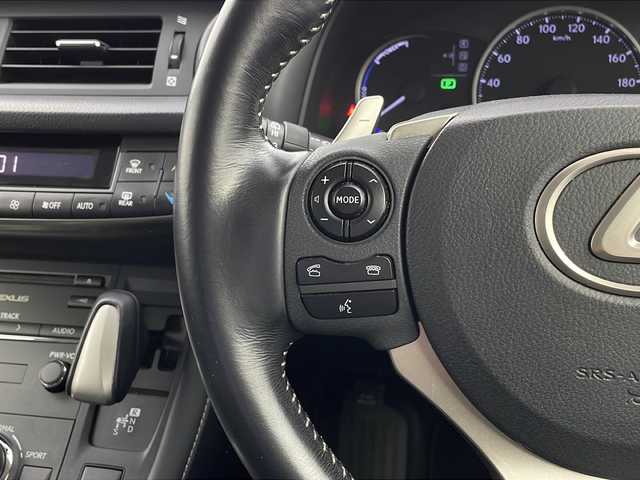 レクサス ＣＴ 200h バージョンC 栃木県 2017(平29)年 3.4万km ソニッククォーツ 純正7インチナビ/AM FM CD SD AUX BT フルセグTV/ETC2.0/レーダークルーズコントロール/前方ドライブレコーダー/侵入センサー/クリアランスソナー/パドルシフト/ステアリングスイッチ/オートライト/LEDヘッドライト/フォグランプ/電動格納ミラー/プッシュスタート/純正16インチアルミホイール/純正フロアマット/スマートキー