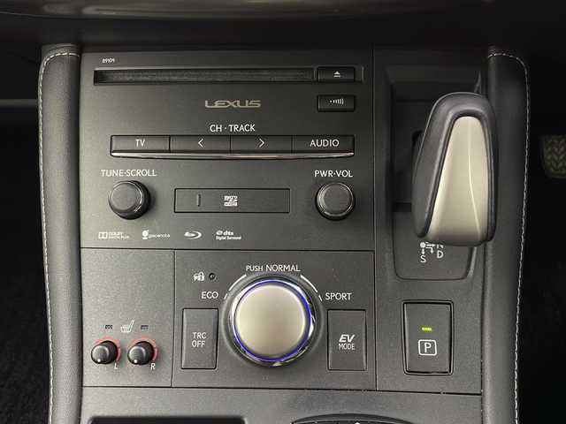 レクサス ＣＴ 200h バージョンC 栃木県 2017(平29)年 3.4万km ソニッククォーツ 純正7インチナビ/AM FM CD SD AUX BT フルセグTV/ETC2.0/レーダークルーズコントロール/前方ドライブレコーダー/侵入センサー/クリアランスソナー/パドルシフト/ステアリングスイッチ/オートライト/LEDヘッドライト/フォグランプ/電動格納ミラー/プッシュスタート/純正16インチアルミホイール/純正フロアマット/スマートキー