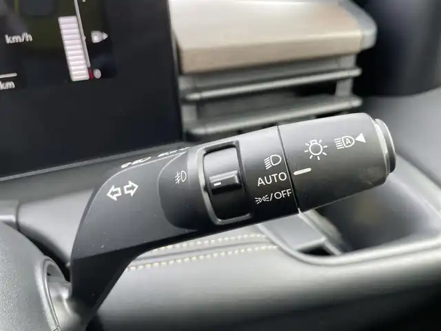 日産 セレナ ハイウェイスター V 石川県 2023(令5)年 2.7万km プリズムホワイト 純正9型メモリーナビ/純正CD/DVD/フルセグTV/バックカメラ/LEDヘッドライト/衝突軽減ブレーキ/プロパイロット/インテリキー/プッシュスタート/電動ミラー/両側パワースライド/純正アルミホイール/コーナーセンサー/オートライト/オートエアコン/保証書