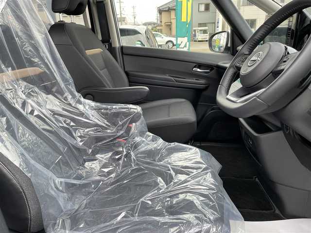 日産 セレナ ハイウェイスター V 石川県 2023(令5)年 2.7万km プリズムホワイト 純正9型メモリーナビ/純正CD/DVD/フルセグTV/バックカメラ/LEDヘッドライト/衝突軽減ブレーキ/プロパイロット/インテリキー/プッシュスタート/電動ミラー/両側パワースライド/純正アルミホイール/コーナーセンサー/オートライト/オートエアコン/保証書