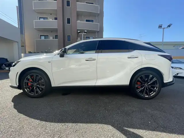 レクサス ＲＸ 350 Fスポーツ 静岡県 2023(令5)年 1.8万km ホワイトノーヴァガラスフレーク ワンオーナー/4WD/パノラマルーフ/純正ナビ/フルセグTV/BT/USB/全方位カメラ/赤革シート/運転席シートメモリー/前席パワーシート/前席シートヒーター/エアシート/パワーバックドア/プリクラッシュセーフティ/レーンキープアシスト/オートハイビーム/レーダークルーズコントロール/ブラインドスポットモニター/クリアランスソナー/前後ドライブレコーダー/AC100V電源/LEDヘッドライト/LEDフォグライト/ビルトインETC2.0/パドルシフト/純正21インチAW/スマートキー×2/保証書/取扱説明書