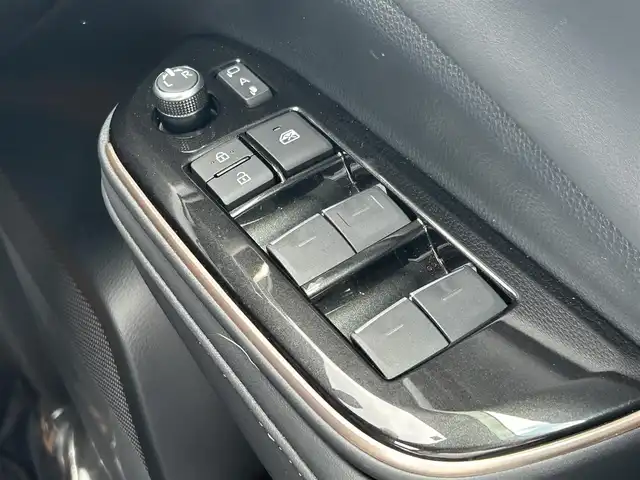 トヨタ クラウン スポーツ Z 福島県 2024(令6)年 0.3万km プレシャスホワイトパール 4WD/モデリスタエアロ（F/S/R）/モデリスタホイール/T-connect対応/純正メモリナビ/　【フルセグ/USB/BT】/アドバンスドパーク/バックカメラ/全周囲カメラ/ステアリングスイッチ/レーダークルーズコントロール/ヘッドアップディスプレイ/ブラインドスポットモニター/本革シート/前席パワーシート/前席エアシート/前席シートヒーター/ステアリングヒーター/ビルトインETC2.0/デジタルインナーミラー/LEDヘッドライト（AUTO機能付き）/オートマチックハイビーム/レーンキープアシスト/パーキングアシスト/コーナーセンサー/横滑り防止機能/衝突軽減システム/電動リアゲート