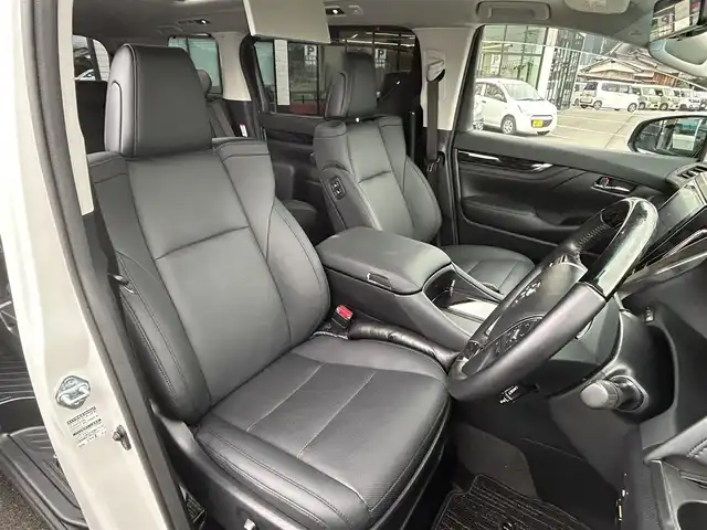 トヨタ アルファード S Cパッケージ 愛媛県 2021(令3)年 1.8万km ホワイトパールクリスタルシャイン 純正ナビ（Bluetooth/フルセグTV）/レーダークルーズコントロール/前後ドライブレコーダー/バックカメラ/USB入力端子/100V充電/三列シート/パワーシート/ステアリングヒーター/シートヒーター/エアシート/サンルーフ/オットマン/電動リアゲート/両側パワースライドドア/純正フロアマット/純正アルミホイール/前後コーナーセンサー/LEDヘッドライト/オートマチックハイビーム