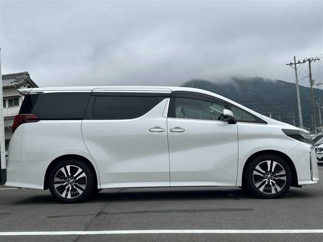 トヨタ アルファード S Cパッケージ 愛媛県 2021(令3)年 1.8万km ホワイトパールクリスタルシャイン 純正ナビ（Bluetooth/フルセグTV）/レーダークルーズコントロール/前後ドライブレコーダー/バックカメラ/USB入力端子/100V充電/三列シート/パワーシート/ステアリングヒーター/シートヒーター/エアシート/サンルーフ/オットマン/電動リアゲート/両側パワースライドドア/純正フロアマット/純正アルミホイール/前後コーナーセンサー/LEDヘッドライト/オートマチックハイビーム