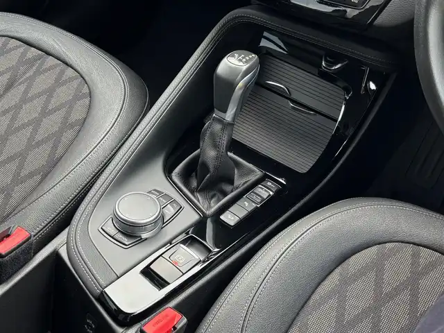 ＢＭＷ Ｘ１ xDrive 18d xライン 山梨県 2017(平29)年 6.5万km アルピンホワイトⅢ アドバンストAS/ACC /インテリジェントS/純正ＨＤＤナビ/Ｂカメラ/前後ＰＤＣ/コンフォートＡ/電動リアゲート/ミラー型ＥＴＣ/ＣＤ/ＤＶＤ/ＢＴ/フィルム/オートライト/黒半革/スペア/取説